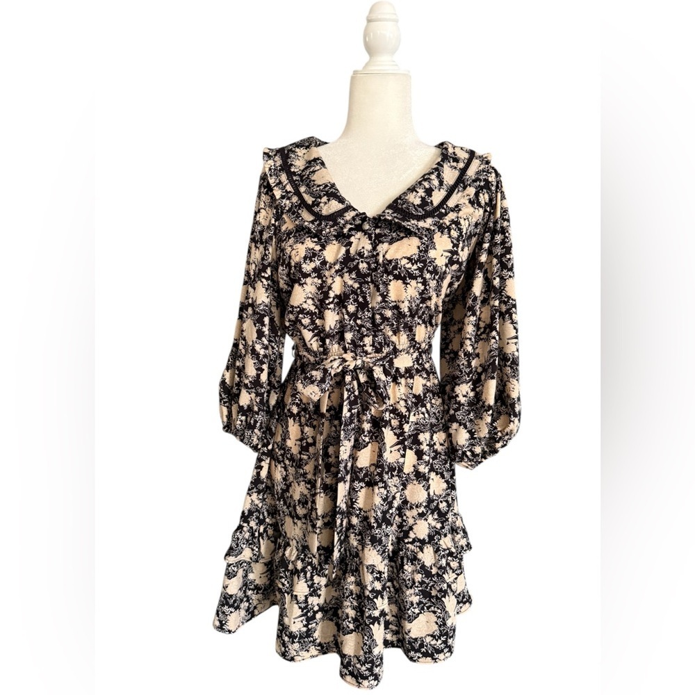 Vintage and elegant Black and Cream Floral Dress